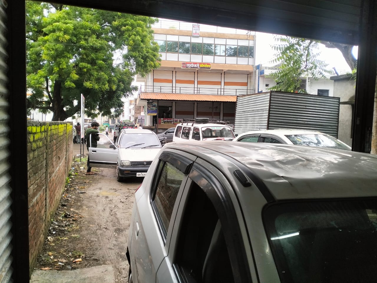 Yogi Car Garage Photo 3